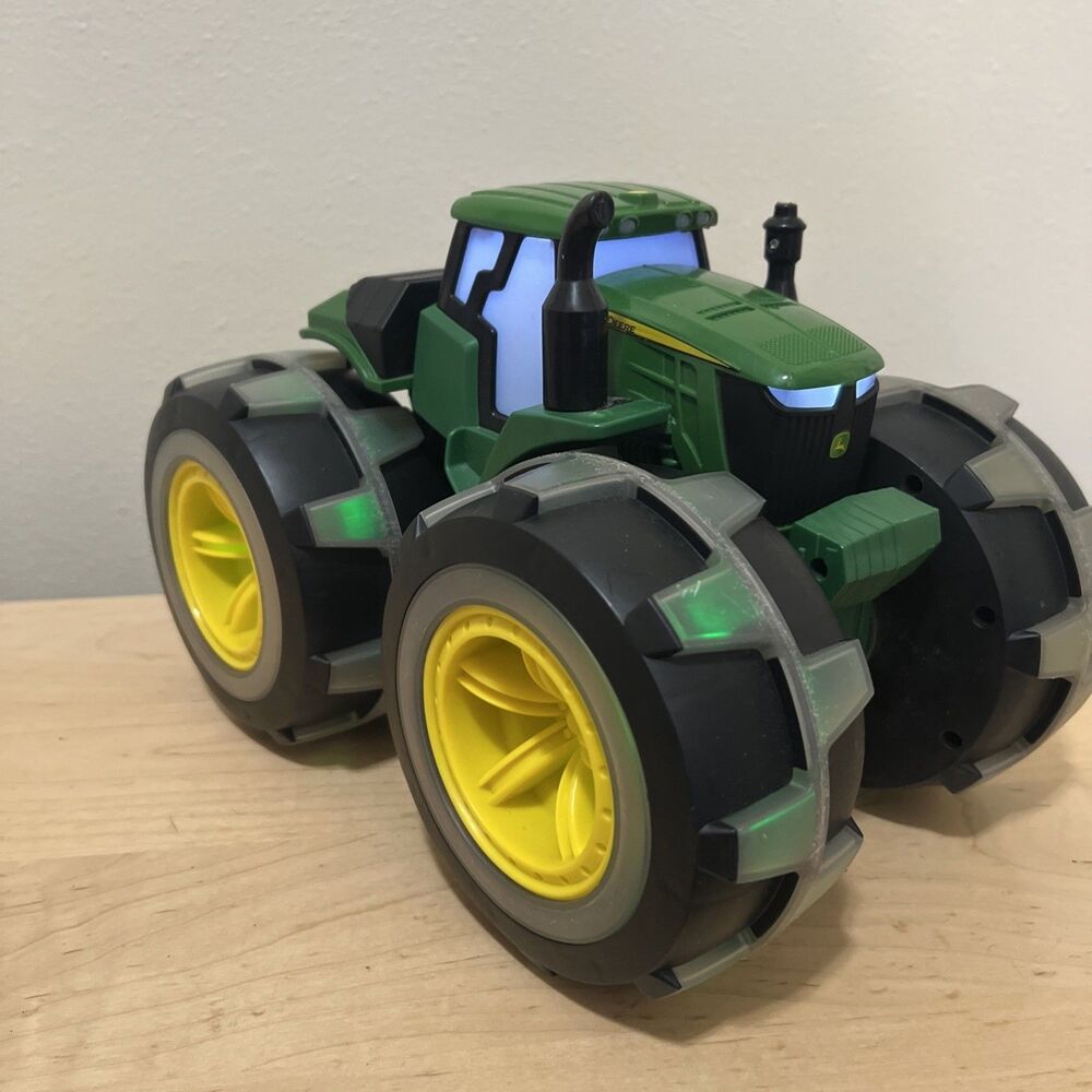 John Deere Monster Treads Deluxe Lightning Wheels Toy Tractor